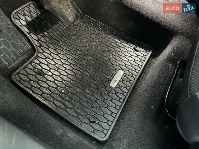 Серый Ягуар I-Pace, объемом двигателя 0 л и пробегом 112 тыс. км за 22999 $, фото 48 на Automoto.ua