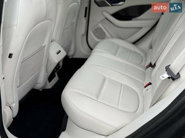 Серый Ягуар I-Pace, объемом двигателя 0 л и пробегом 80 тыс. км за 23900 $, фото 68 на Automoto.ua