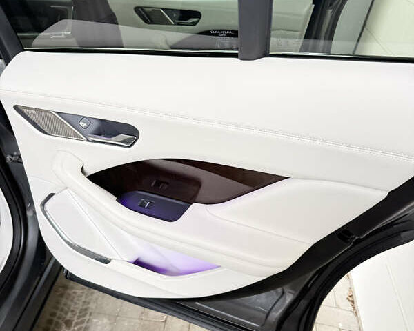 Серый Ягуар I-Pace, объемом двигателя 0 л и пробегом 86 тыс. км за 25500 $, фото 10 на Automoto.ua