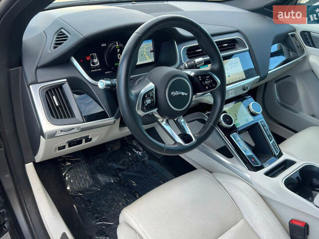 Серый Ягуар I-Pace, объемом двигателя 0 л и пробегом 66 тыс. км за 19800 $, фото 6 на Automoto.ua