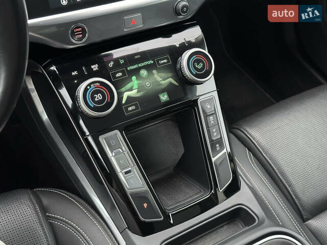 Серый Ягуар I-Pace, объемом двигателя 0 л и пробегом 94 тыс. км за 22900 $, фото 45 на Automoto.ua