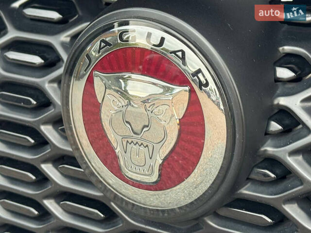 Серый Ягуар I-Pace, объемом двигателя 0 л и пробегом 80 тыс. км за 23900 $, фото 11 на Automoto.ua