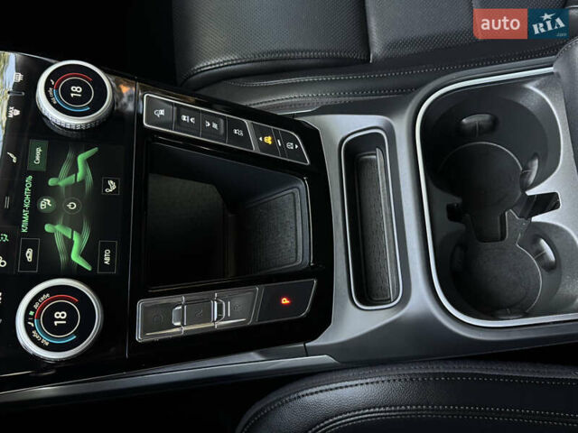 Серый Ягуар I-Pace, объемом двигателя 0 л и пробегом 158 тыс. км за 22950 $, фото 216 на Automoto.ua