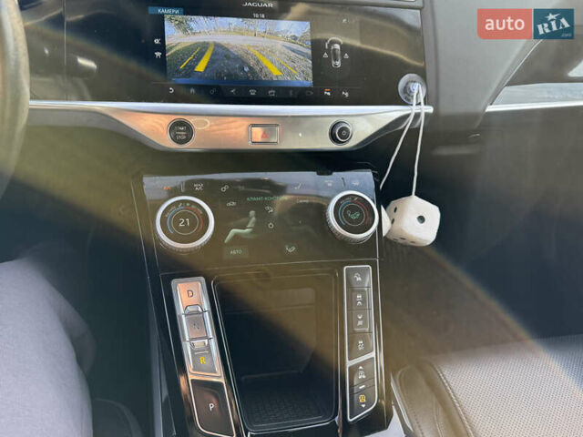 Серый Ягуар I-Pace, объемом двигателя 0 л и пробегом 112 тыс. км за 22999 $, фото 71 на Automoto.ua