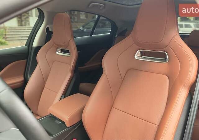 Серый Ягуар I-Pace, объемом двигателя 0 л и пробегом 66 тыс. км за 25500 $, фото 79 на Automoto.ua