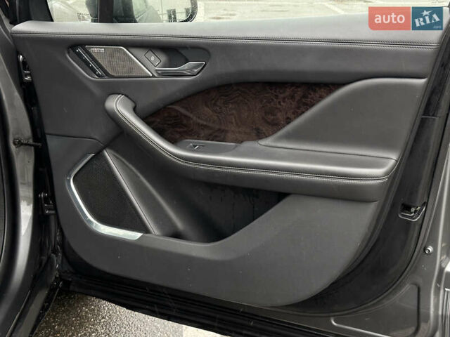 Серый Ягуар I-Pace, объемом двигателя 0 л и пробегом 163 тыс. км за 26500 $, фото 80 на Automoto.ua