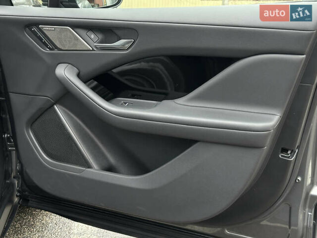 Серый Ягуар I-Pace, объемом двигателя 0 л и пробегом 94 тыс. км за 23500 $, фото 51 на Automoto.ua