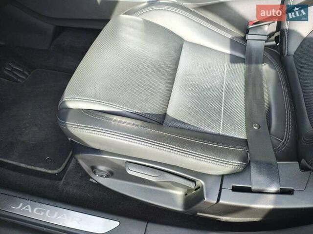 Серый Ягуар I-Pace, объемом двигателя 0 л и пробегом 127 тыс. км за 20999 $, фото 15 на Automoto.ua