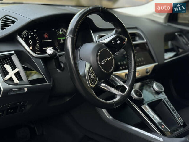 Серый Ягуар I-Pace, объемом двигателя 0 л и пробегом 158 тыс. км за 22950 $, фото 162 на Automoto.ua