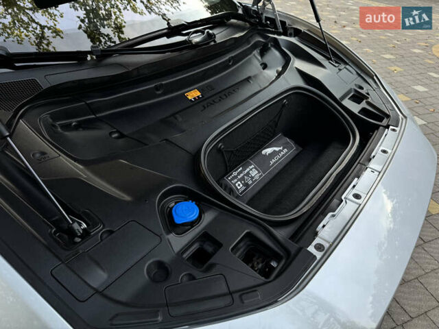 Серый Ягуар I-Pace, объемом двигателя 0 л и пробегом 158 тыс. км за 22950 $, фото 231 на Automoto.ua
