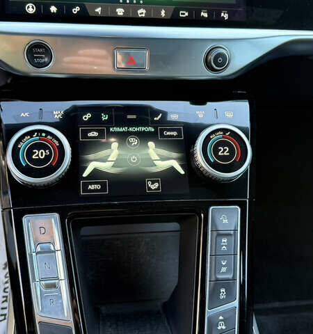 Серый Ягуар I-Pace, объемом двигателя 0 л и пробегом 87 тыс. км за 28300 $, фото 25 на Automoto.ua