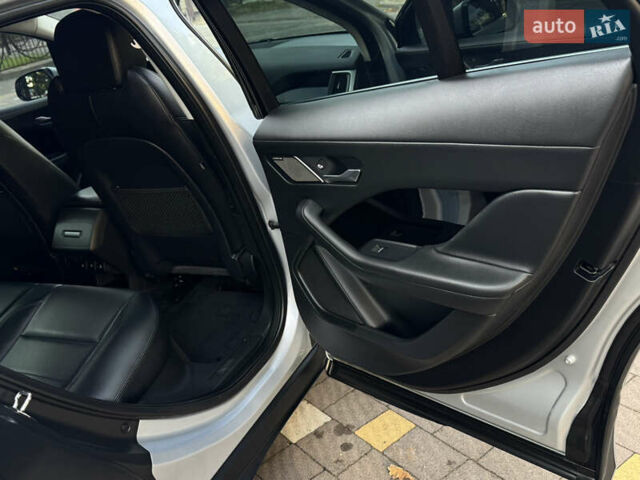 Серый Ягуар I-Pace, объемом двигателя 0 л и пробегом 158 тыс. км за 22950 $, фото 157 на Automoto.ua