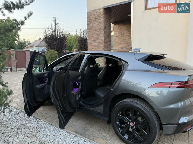 Серый Ягуар I-Pace, объемом двигателя 0 л и пробегом 50 тыс. км за 30900 $, фото 4 на Automoto.ua