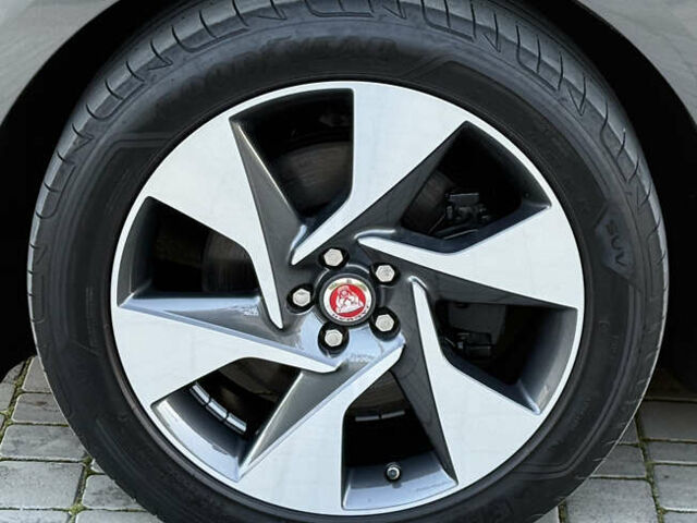 Серый Ягуар I-Pace, объемом двигателя 0 л и пробегом 126 тыс. км за 22800 $, фото 15 на Automoto.ua