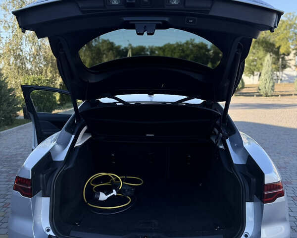 Серый Ягуар I-Pace, объемом двигателя 0 л и пробегом 100 тыс. км за 23000 $, фото 34 на Automoto.ua