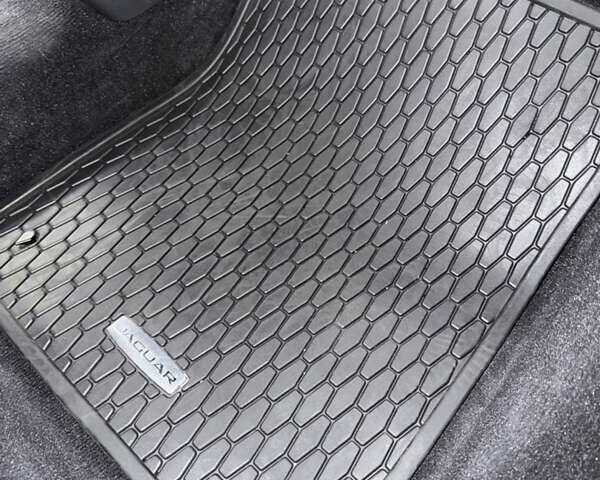 Серый Ягуар I-Pace, объемом двигателя 0 л и пробегом 57 тыс. км за 29000 $, фото 25 на Automoto.ua