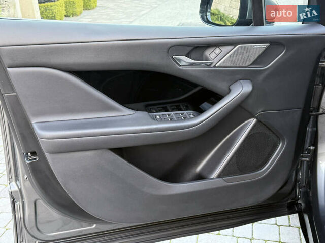 Серый Ягуар I-Pace, объемом двигателя 0 л и пробегом 126 тыс. км за 22800 $, фото 57 на Automoto.ua
