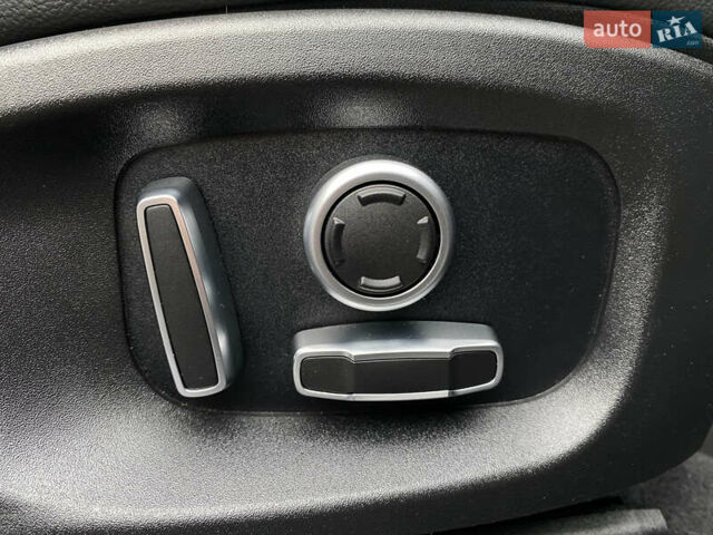 Серый Ягуар I-Pace, объемом двигателя 0 л и пробегом 79 тыс. км за 27900 $, фото 151 на Automoto.ua