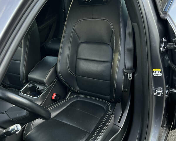 Серый Ягуар I-Pace, объемом двигателя 0 л и пробегом 117 тыс. км за 26300 $, фото 7 на Automoto.ua