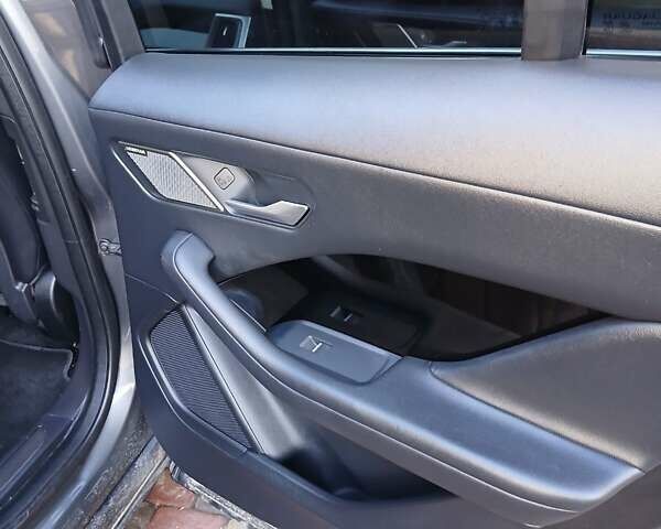 Серый Ягуар I-Pace, объемом двигателя 0 л и пробегом 65 тыс. км за 23900 $, фото 30 на Automoto.ua