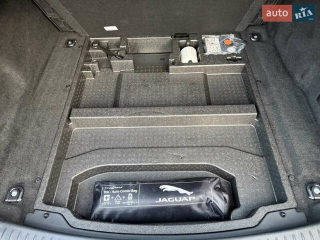 Серый Ягуар I-Pace, объемом двигателя 0 л и пробегом 126 тыс. км за 22800 $, фото 87 на Automoto.ua