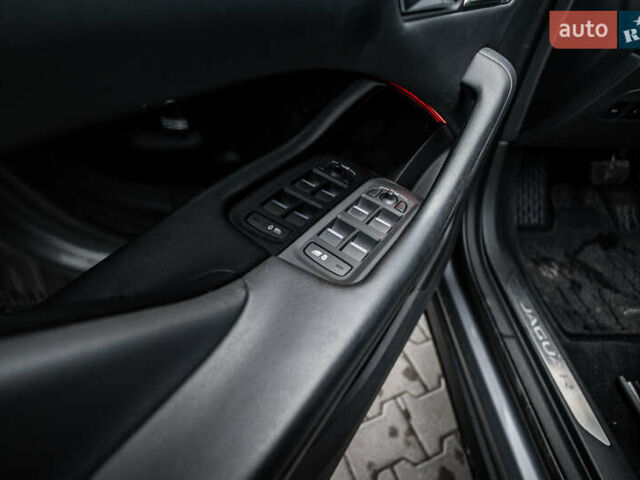 Серый Ягуар I-Pace, объемом двигателя 0 л и пробегом 114 тыс. км за 30900 $, фото 16 на Automoto.ua