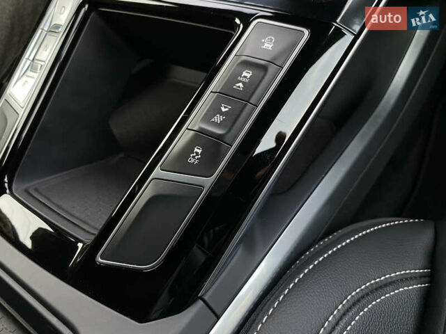 Серый Ягуар I-Pace, объемом двигателя 0 л и пробегом 79 тыс. км за 27900 $, фото 118 на Automoto.ua