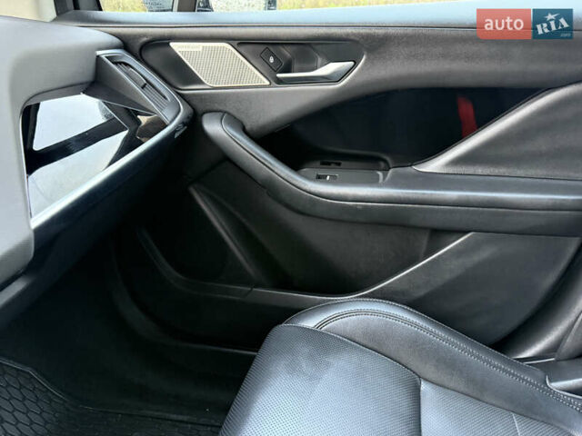 Серый Ягуар I-Pace, объемом двигателя 0 л и пробегом 92 тыс. км за 19999 $, фото 60 на Automoto.ua