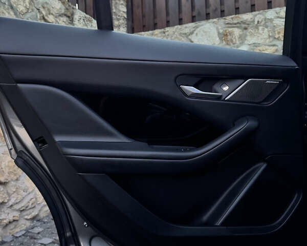 Серый Ягуар I-Pace, объемом двигателя 0 л и пробегом 180 тыс. км за 21900 $, фото 52 на Automoto.ua