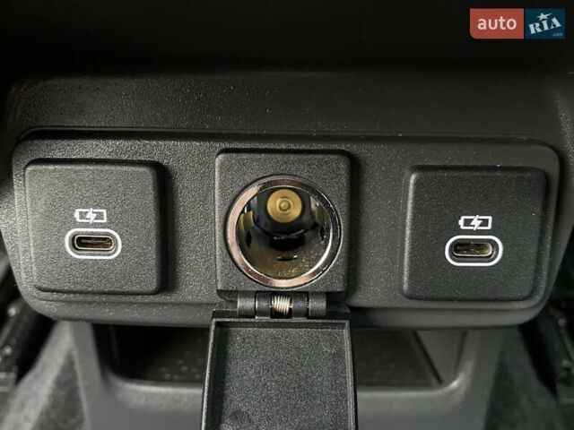 Серый Ягуар I-Pace, объемом двигателя 0 л и пробегом 79 тыс. км за 27900 $, фото 132 на Automoto.ua