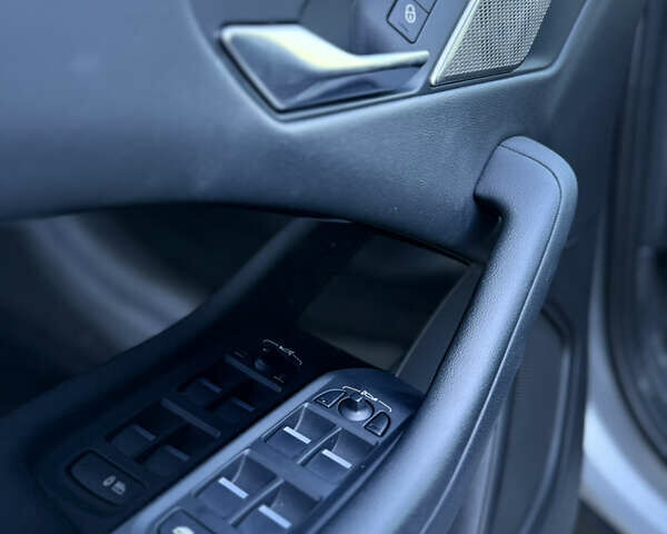 Серый Ягуар I-Pace, объемом двигателя 0 л и пробегом 100 тыс. км за 23000 $, фото 28 на Automoto.ua