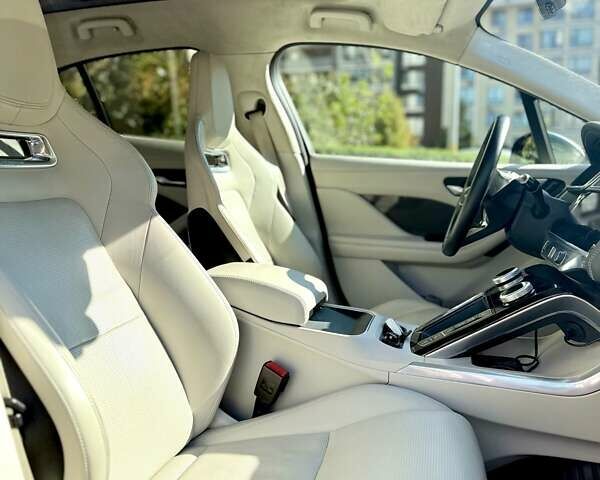 Серый Ягуар I-Pace, объемом двигателя 0 л и пробегом 47 тыс. км за 33900 $, фото 11 на Automoto.ua