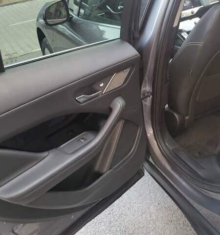 Серый Ягуар I-Pace, объемом двигателя 0 л и пробегом 95 тыс. км за 28500 $, фото 16 на Automoto.ua