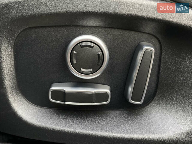 Серый Ягуар I-Pace, объемом двигателя 0 л и пробегом 79 тыс. км за 27900 $, фото 51 на Automoto.ua