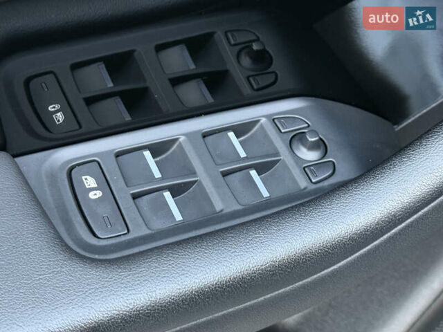 Серый Ягуар I-Pace, объемом двигателя 0 л и пробегом 126 тыс. км за 22800 $, фото 59 на Automoto.ua