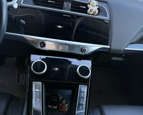 Серый Ягуар I-Pace, объемом двигателя 0 л и пробегом 100 тыс. км за 23000 $, фото 27 на Automoto.ua