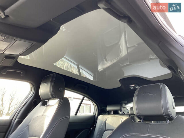 Серый Ягуар I-Pace, объемом двигателя 0 л и пробегом 79 тыс. км за 27900 $, фото 4 на Automoto.ua