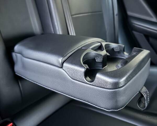 Серый Ягуар I-Pace, объемом двигателя 0 л и пробегом 190 тыс. км за 20499 $, фото 4 на Automoto.ua