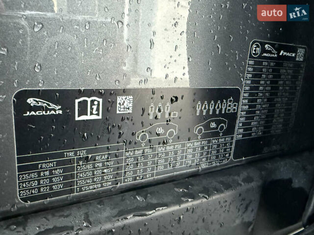 Серый Ягуар I-Pace, объемом двигателя 0 л и пробегом 92 тыс. км за 19999 $, фото 31 на Automoto.ua