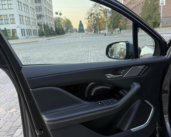 Серый Ягуар I-Pace, объемом двигателя 0 л и пробегом 50 тыс. км за 30900 $, фото 28 на Automoto.ua