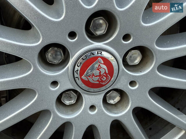 Серый Ягуар I-Pace, объемом двигателя 0 л и пробегом 92 тыс. км за 19999 $, фото 45 на Automoto.ua