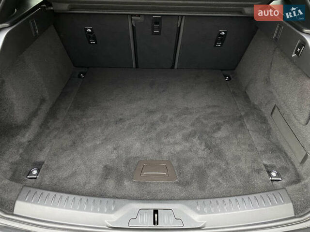 Серый Ягуар I-Pace, объемом двигателя 0 л и пробегом 79 тыс. км за 27900 $, фото 136 на Automoto.ua