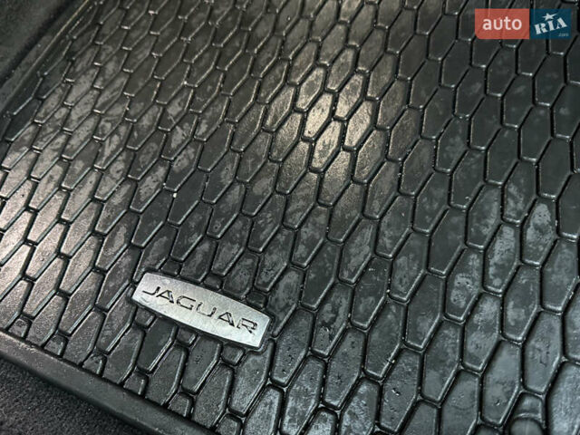 Серый Ягуар I-Pace, объемом двигателя 0 л и пробегом 92 тыс. км за 19999 $, фото 40 на Automoto.ua