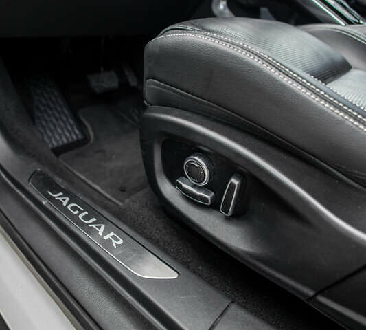 Серый Ягуар I-Pace, объемом двигателя 0 л и пробегом 40 тыс. км за 33900 $, фото 19 на Automoto.ua