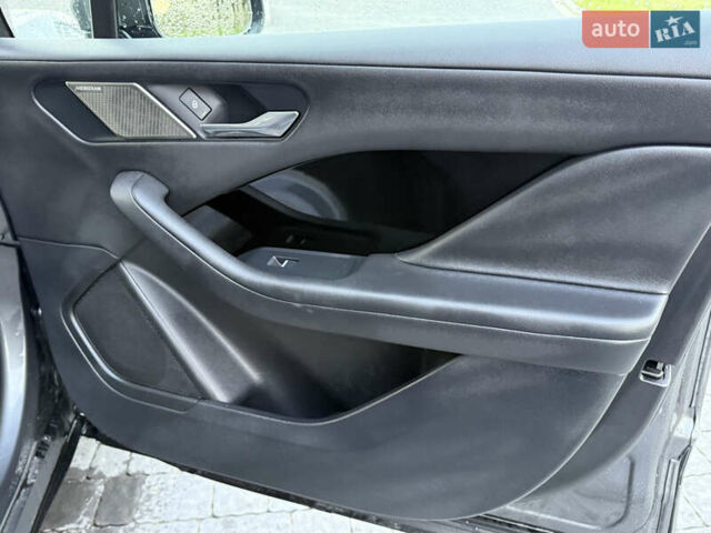Серый Ягуар I-Pace, объемом двигателя 0 л и пробегом 92 тыс. км за 19999 $, фото 42 на Automoto.ua