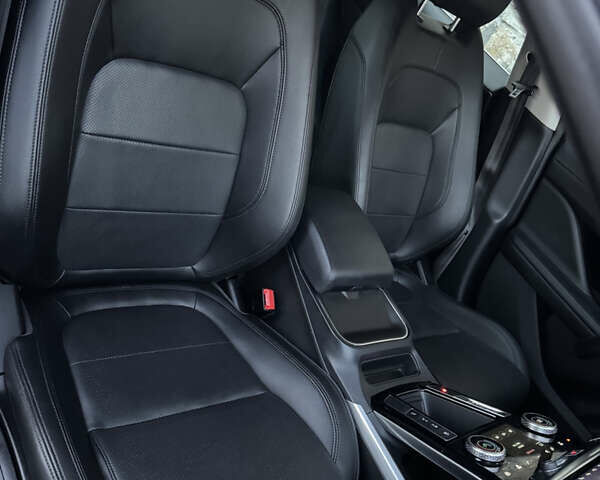 Серый Ягуар I-Pace, объемом двигателя 0 л и пробегом 180 тыс. км за 21900 $, фото 26 на Automoto.ua