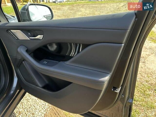 Серый Ягуар I-Pace, объемом двигателя 0 л и пробегом 48 тыс. км за 32500 $, фото 8 на Automoto.ua
