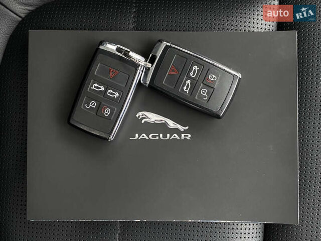 Серый Ягуар I-Pace, объемом двигателя 0 л и пробегом 79 тыс. км за 27900 $, фото 152 на Automoto.ua