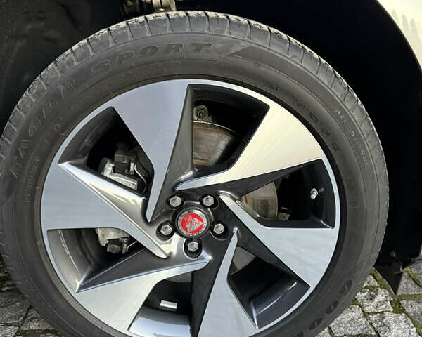 Серый Ягуар I-Pace, объемом двигателя 0 л и пробегом 57 тыс. км за 29000 $, фото 18 на Automoto.ua