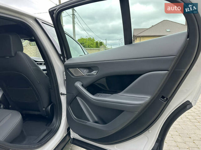 Серый Ягуар I-Pace, объемом двигателя 0 л и пробегом 115 тыс. км за 27000 $, фото 90 на Automoto.ua